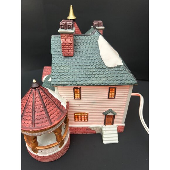 Hand-Painted Victorian Christmas Village Light-Up House Snowy Festive Wreaths - Picture 9 of 11